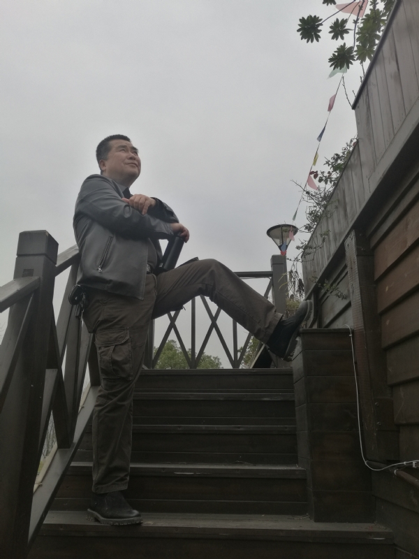 孤单背影的第一张照片--中山相亲服务中心
