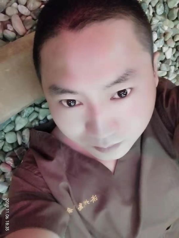 红枫叶的第一张照片--中山相亲服务中心