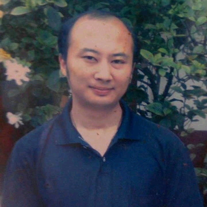 石峰里的生命的第一张照片--中山相亲服务中心