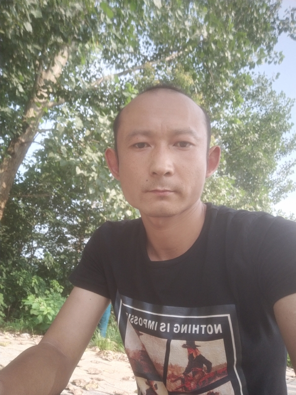 80大叔的第一张照片--中山相亲服务中心