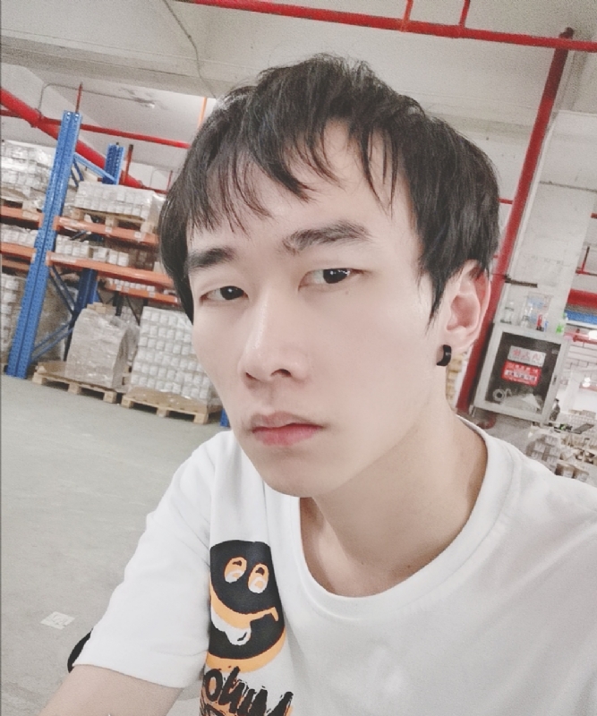 巷子里的猫的第一张照片--中山相亲服务中心