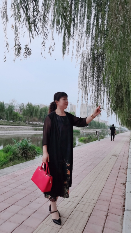周本玲的第一张照片--中山相亲服务中心