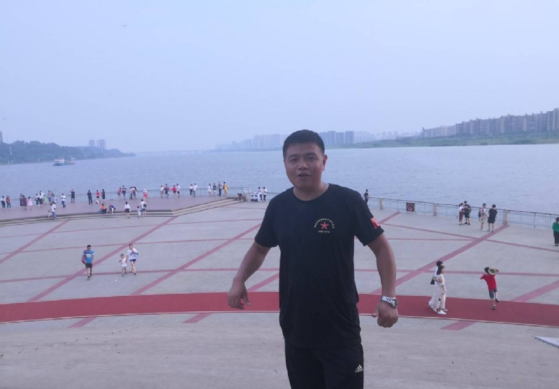 曾经心疼的我的第一张照片--中山相亲服务中心