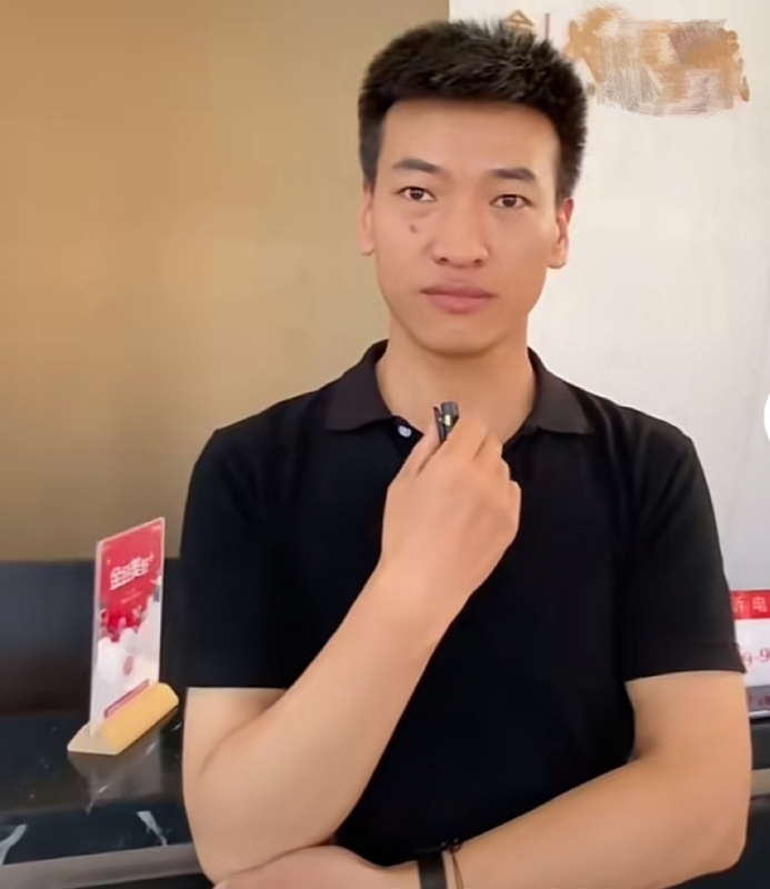 一杯梁白开的第一张照片--中山相亲服务中心