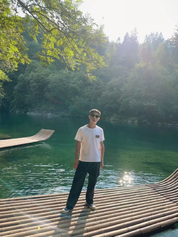 林言的第三张照片--中山相亲服务中心