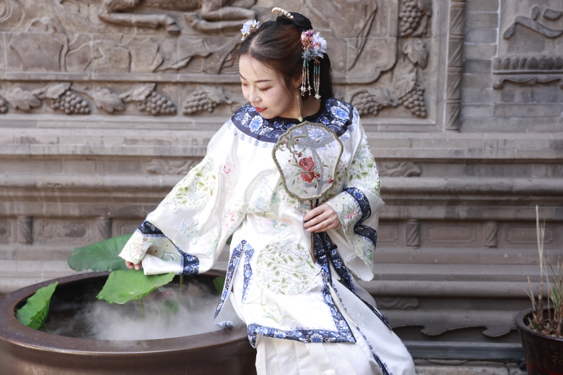 认真的雪的第一张照片--中山相亲服务中心